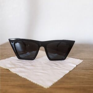 Chic Black Cat-Eye Sunglasses